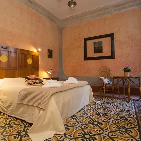 Domus Picta Roomy Apartment *