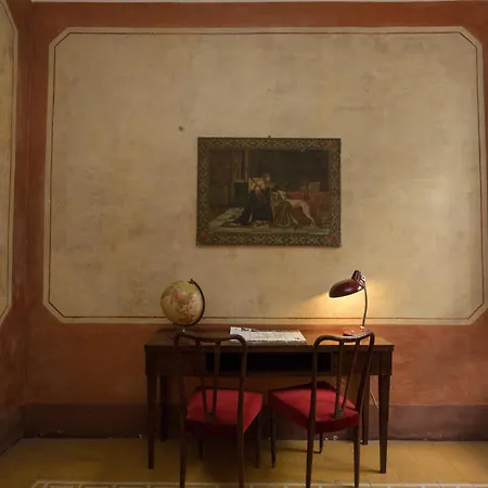 Domus Picta Roomy Apartment