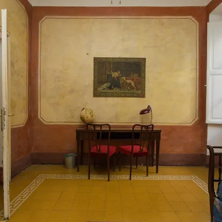 Domus Picta Roomy Apartment Rom