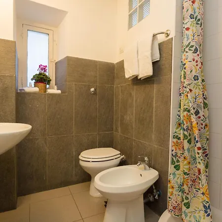 Domus Picta Roomy Apartment Rom