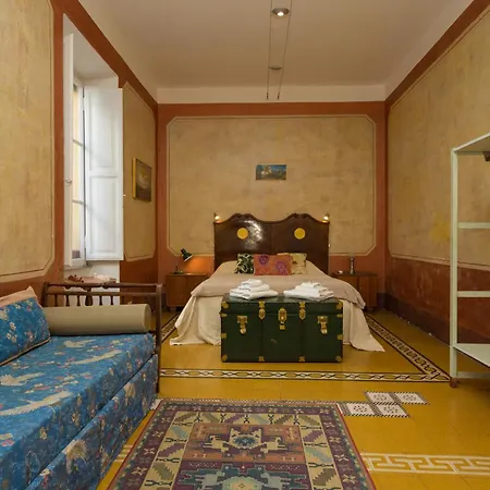 Domus Picta Roomy Apartment