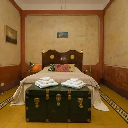 Domus Picta Roomy Apartment