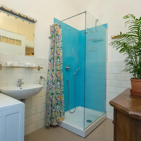 Domus Picta Roomy Apartment *