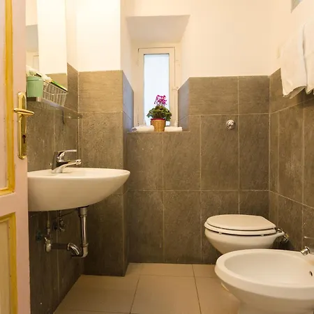 Apartment Domus Picta Roomy Rom